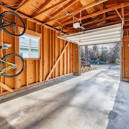 Mid Century Modern Boise-River Bungalow W/ Hot Tub Exteriör bild