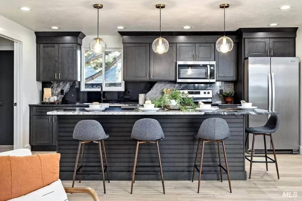 Mid Century Modern Boise-River Bungalow W/ Hot Tub Exteriör bild