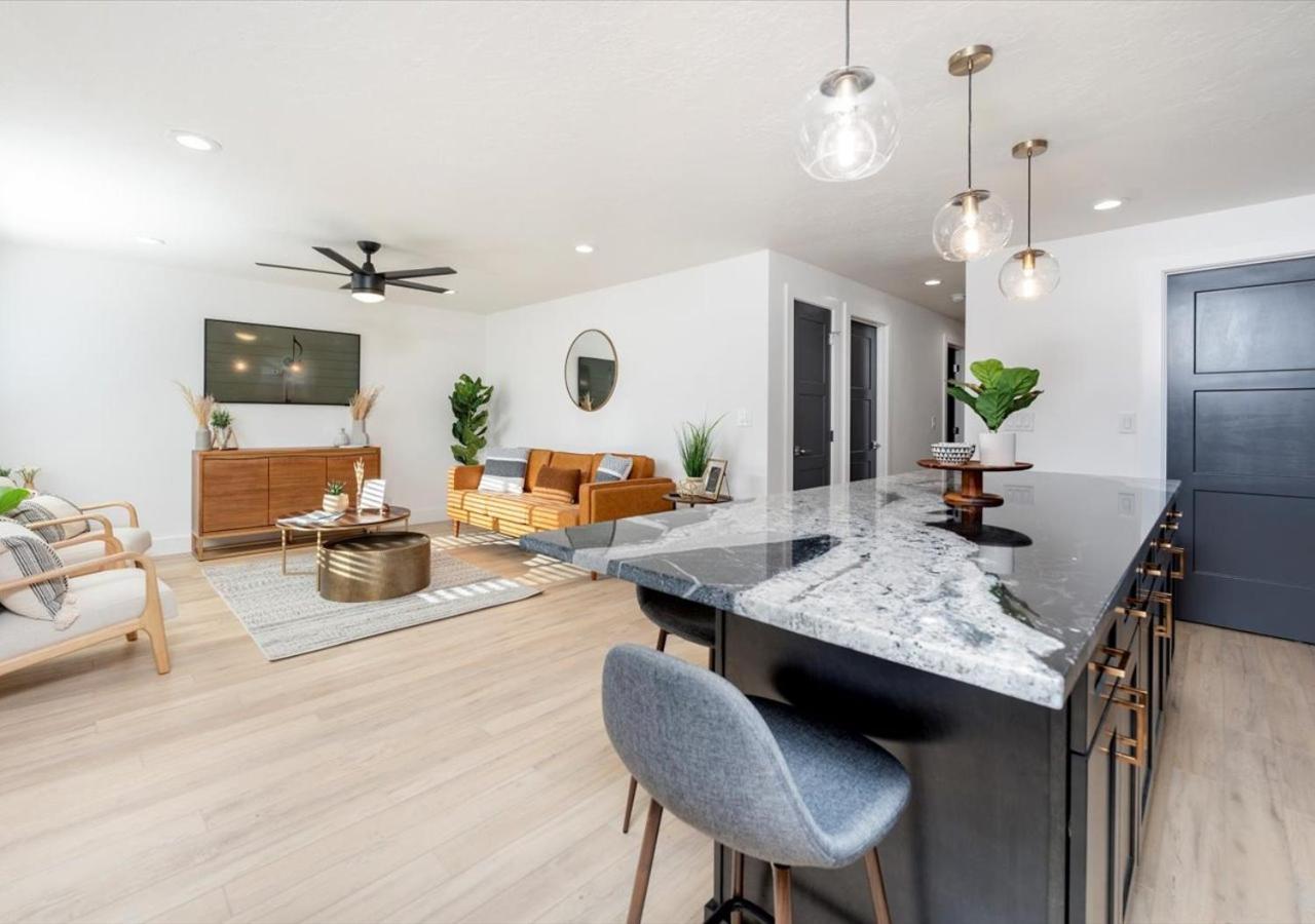 Mid Century Modern Boise-River Bungalow W/ Hot Tub Exteriör bild